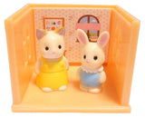 EPOCH Calico Critters Sylvanian Families Small Room & Furniture (set of 5)